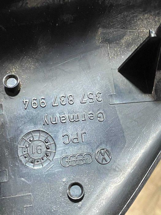 Накладка трикутник дверки заглушка дзеркала права ліва VW Passat B3