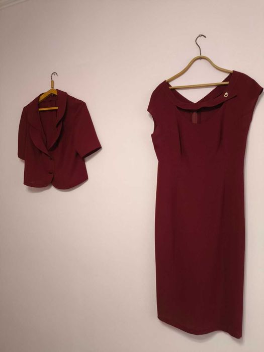 Костюм жіночий 50розміру бордовий