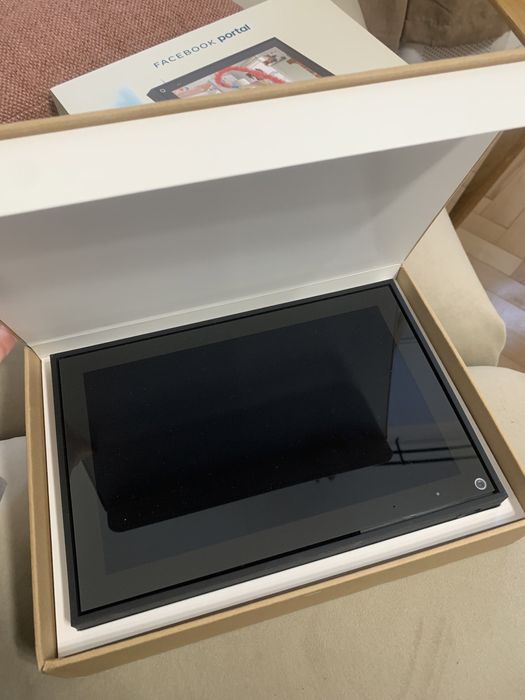 Facebook portal, фейсбук портал, фейсбук рамка