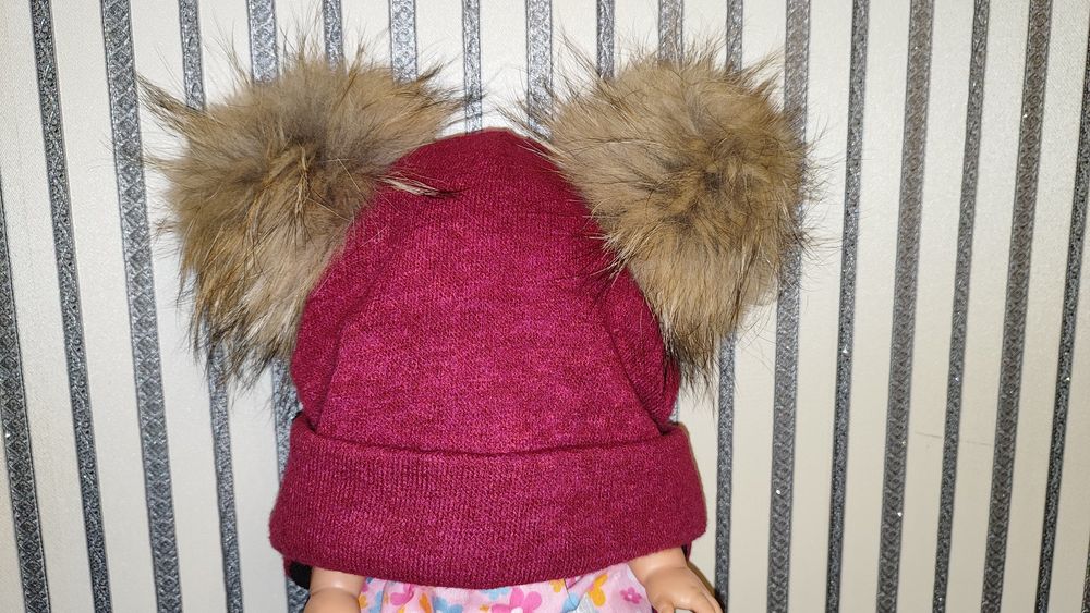 Зимова шапка з натуральними балабончиками