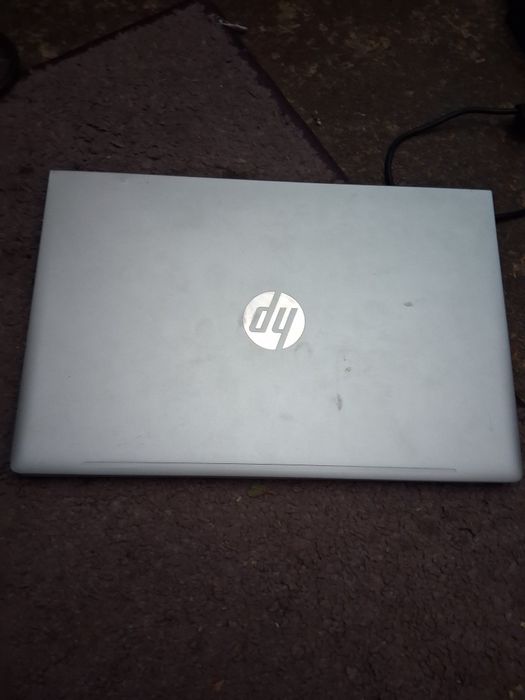Na części laptopa