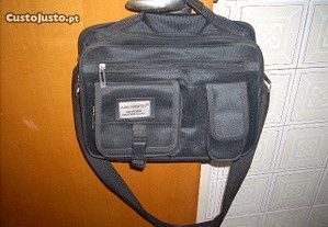 Mala desportiva cor preto - ÚLTIMOS DIAS