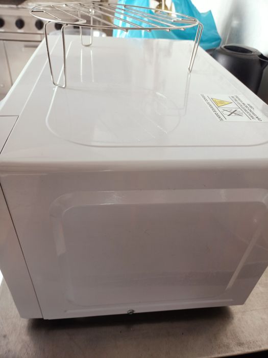Micro-ondas 20L  em bom estado de conservação