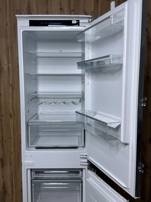 Холодильник  KD 7724 E Active з морозильною камерою