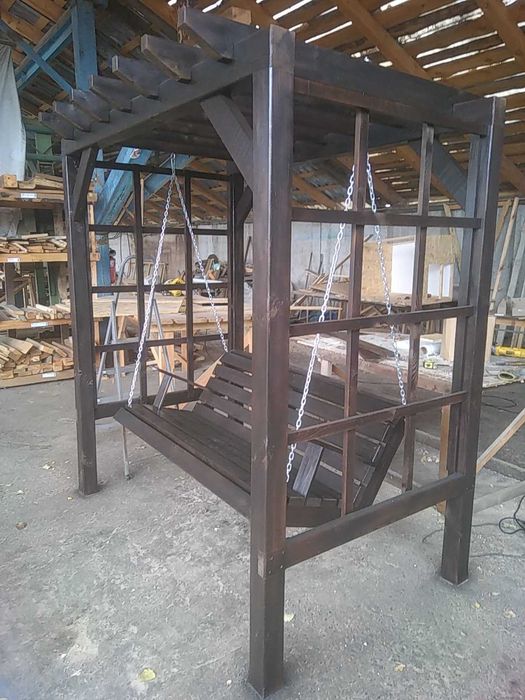 Качель садовая. Гойдалка з дерева. Дачная качель. Качель из дерева