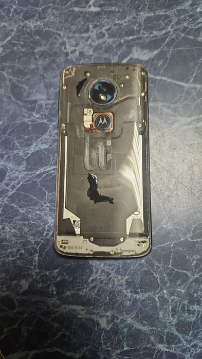 продам 2  телефон Motorola E5 plus