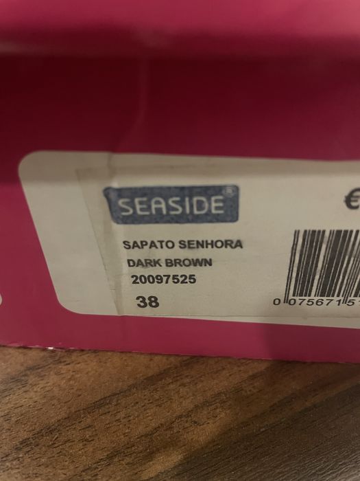 Sapatos castanhos