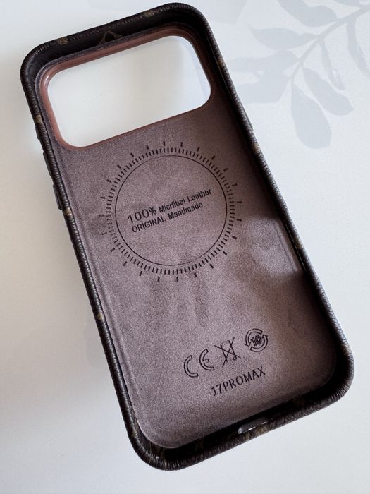Piekne etui LV  na telefon  Iphon 17 pro max