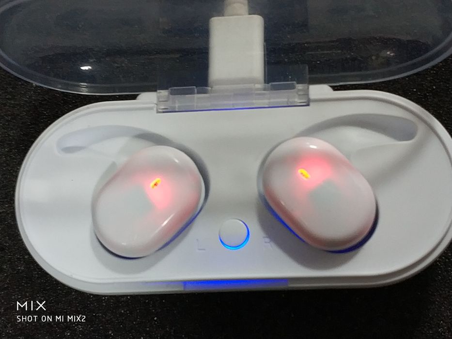 Безпроводные наушники Earbuds