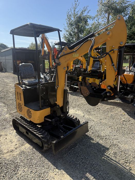 NOWA minikoparka 1.2t Diggo D15  rozszeszane gasienice ramie skretne