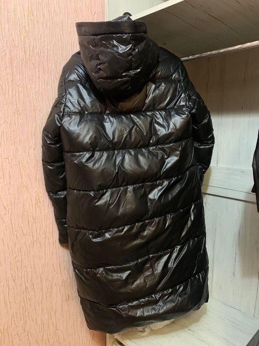 Зимова довга куртка