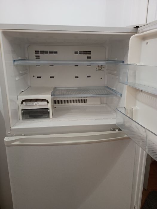 Lodówka Sharp wolnostojąca unikatowy design