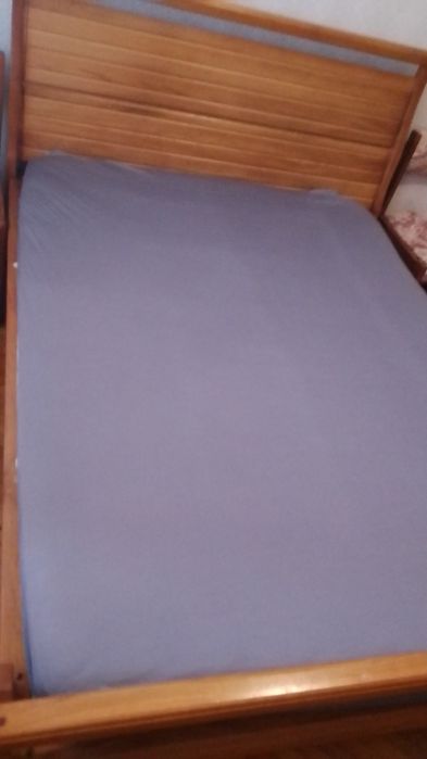 Продается кровать, двухспальная в хорошем состоянии с матрасом.
