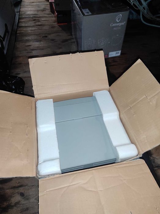 Monitor Atari ST w Kartonie. Folia na Logo ,Te same numery, Ładny stan !