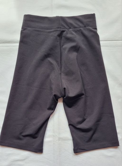 Nowe, krótkie legginsy Bershka