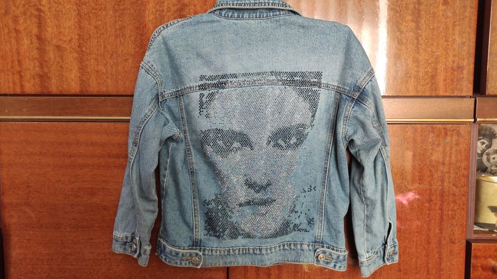 Джинсова куртка для дівчинки 6-8 років. 134 розмір