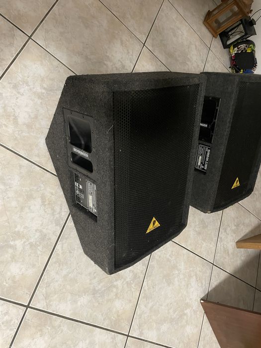 Monitores Behringer