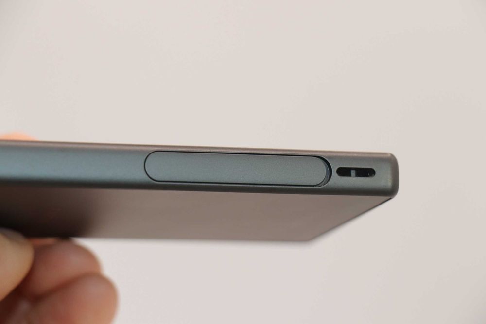 Sony Xperia Z5 compact 32GB E5823 Graphite Black,  стан Нового!