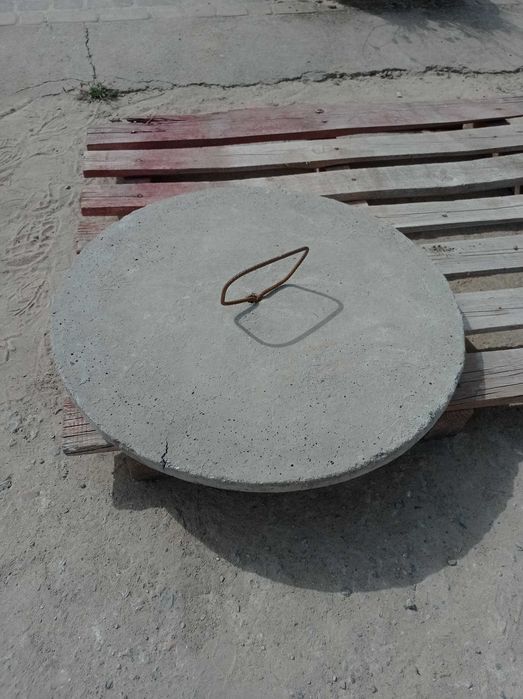 Właz betonowy 60cm pokrywa na szambo studnie