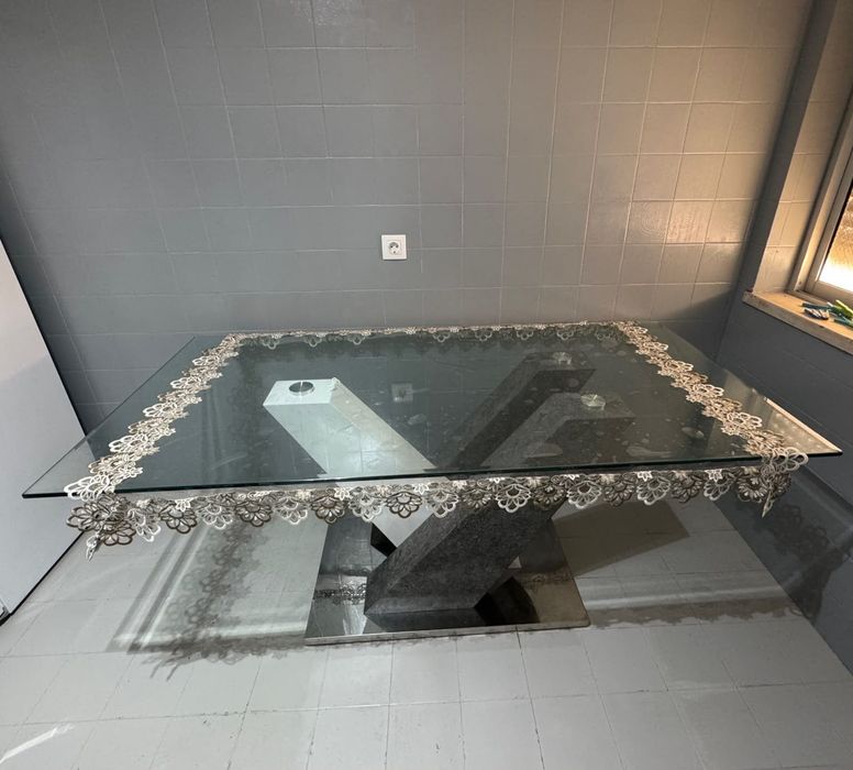 vendo mesa com 4 cadeiras