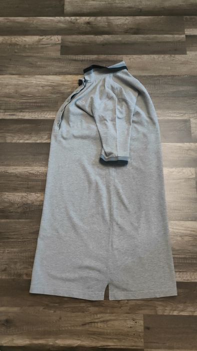 świetna sukienka Lacoste