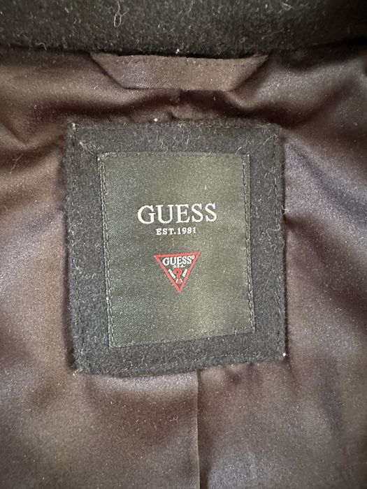 Czarna kurtka Guess