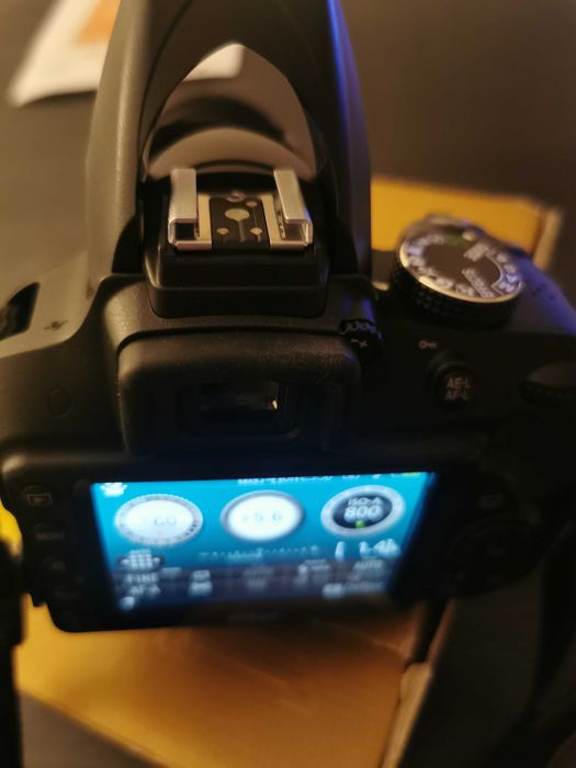 Maquina fotografica Nikon D 3300 como Nova
