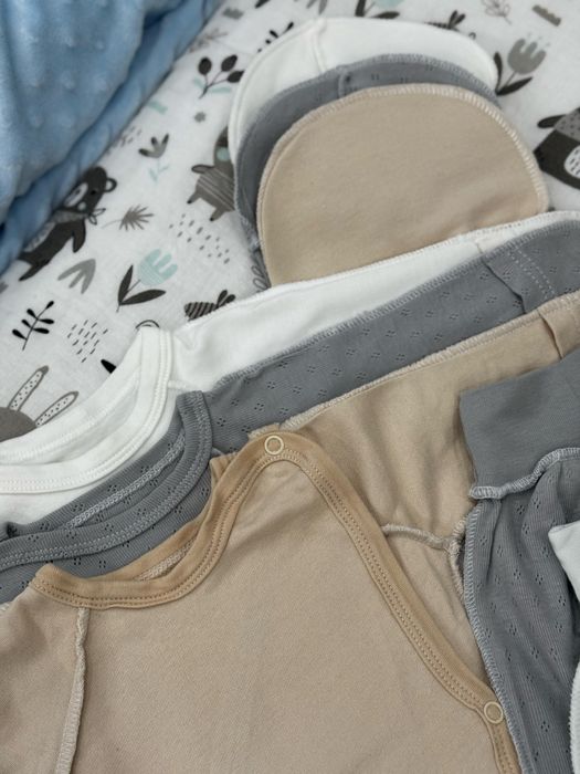 3 Коплекти дитячого одягу 56 розмір (шапочка+повзунки+кофтинка)