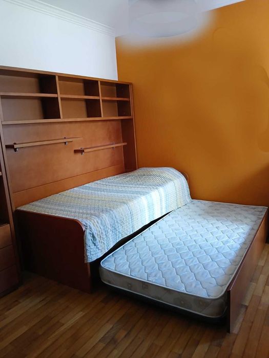 Magnífica cama com estante embutida, cama de casal convertivel