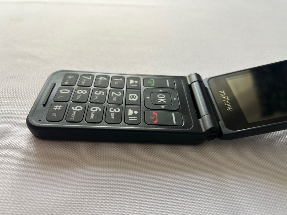Telefon z klapką myPhone FLIP LTE dla seniora czarny granatowy  komplet