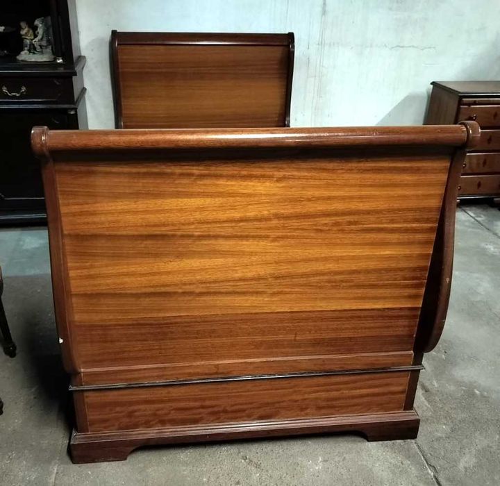 Quarto Solteiro com cama Dupla - Madeira de Mogno / Estilo em Barco