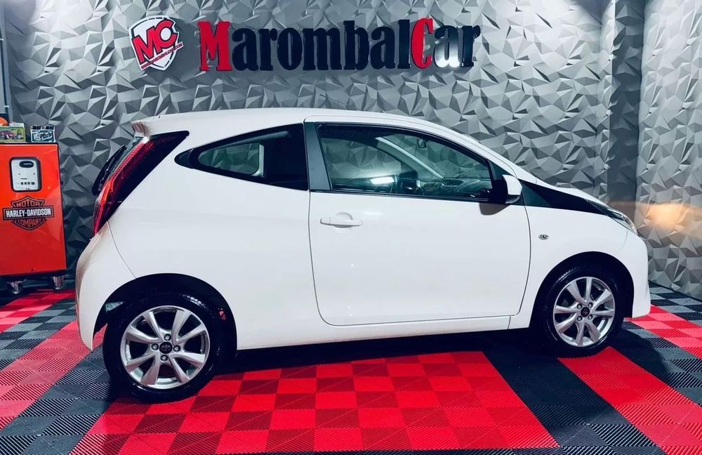 Toyota Aygo 1.0 X-Play Plus
