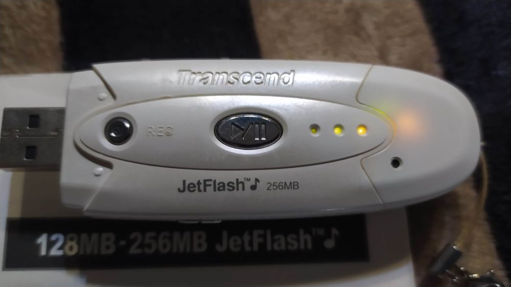MP3  Transcend JetFlash 256MB
