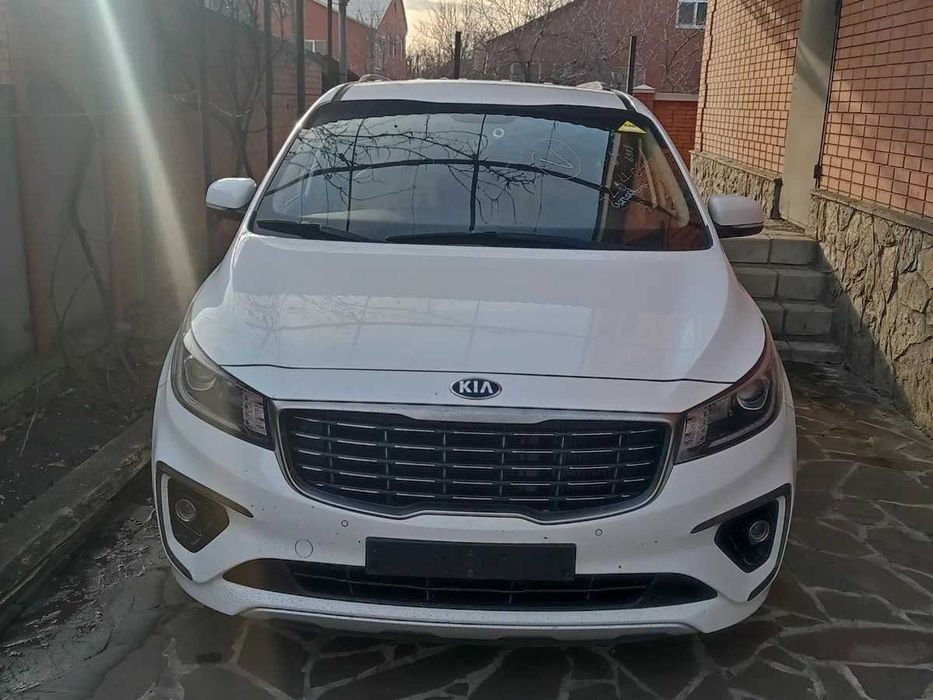 Kia Carnival 2018 сімейний автомобіль