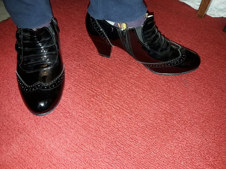 Туфли лаковые на каблуке 42 Agvani