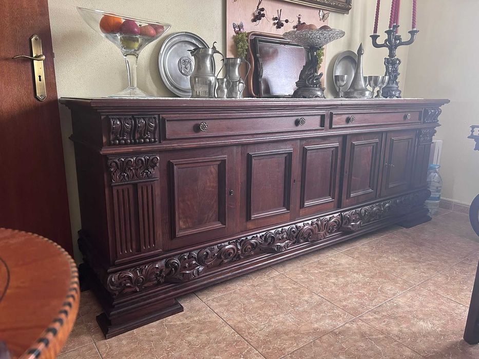 Conjunto de Sala de Jantar em Madeira Maciça