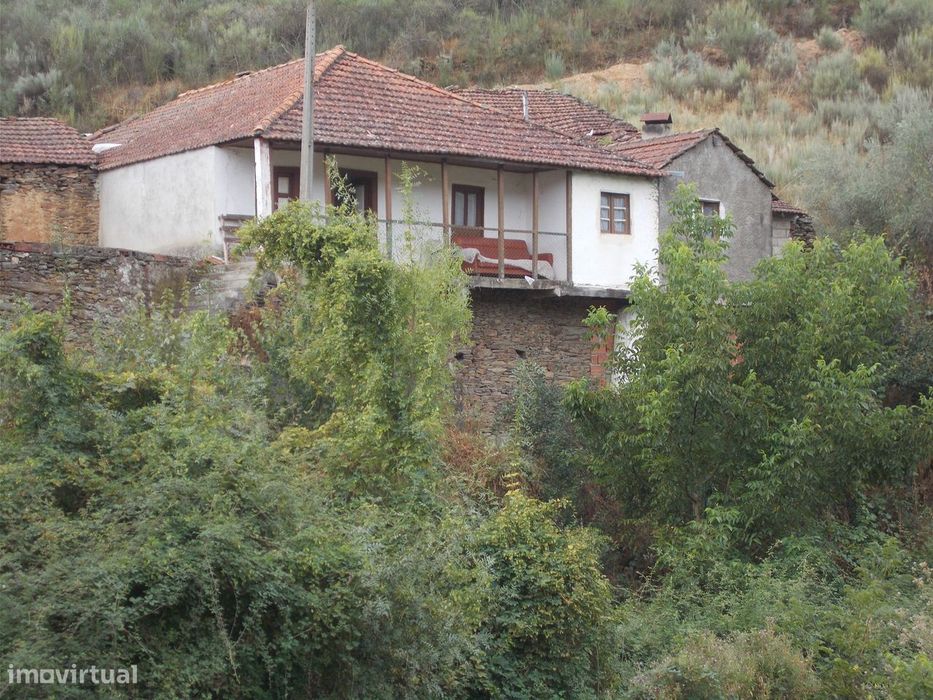 Casa Para Restauro e Terreno Emeres Valpaços