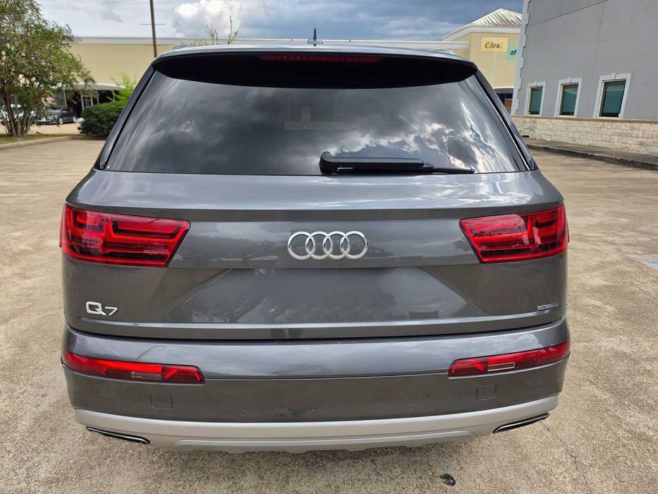 Audi Q7      2019