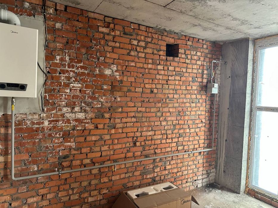 1к не кутова, середній поверх Діє Переуступка! 33760