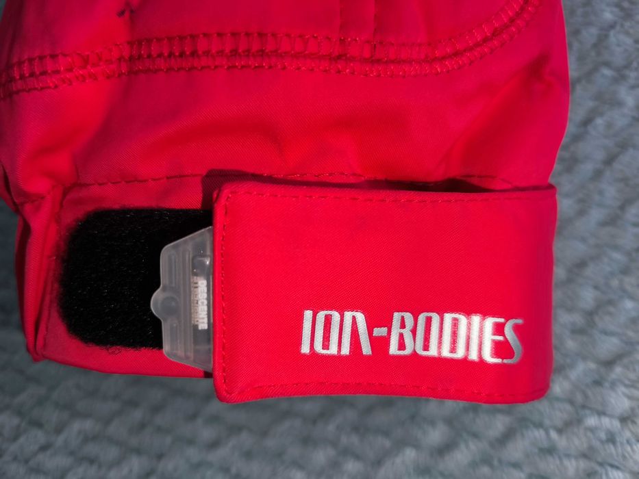 Куртка гірськолижна DESCENTE