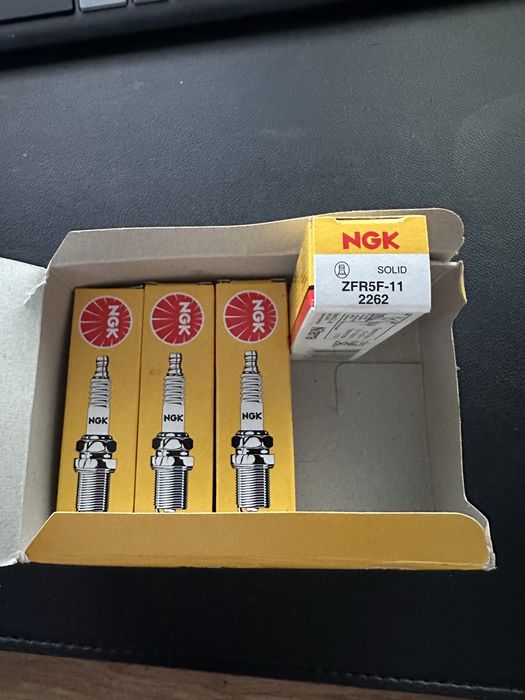 Свічки запалювання NGK 2262 / ZFR5F-11 /ZFR5F11 4 шт