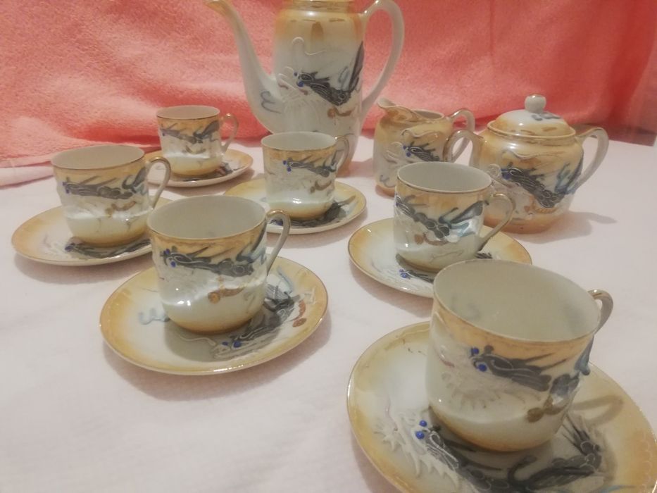 Serviço de café dragão antigo