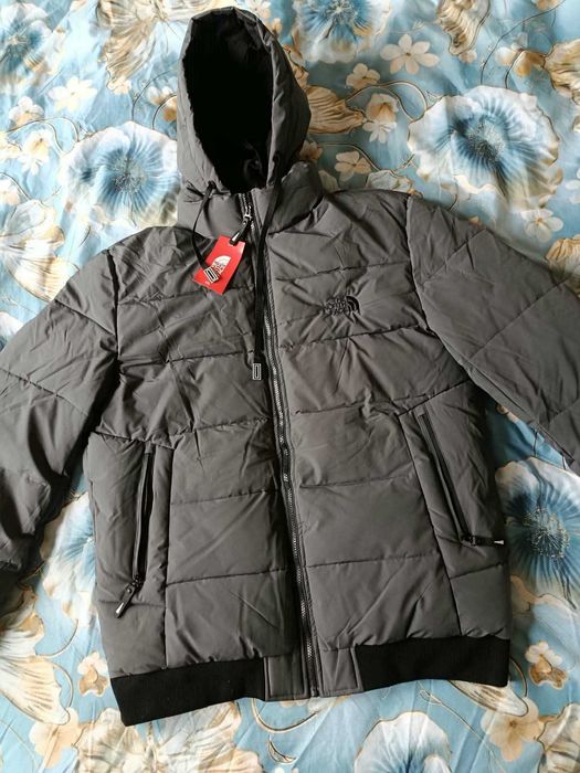 Kurtka zimowa The North Face - ciepła i wygodna, odpinany kaptur, rozmiar XXL regular fit