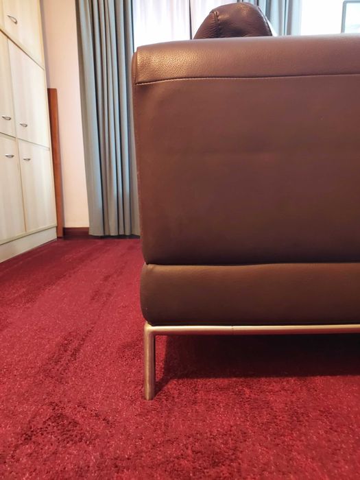 Sofá pele castanho ikea