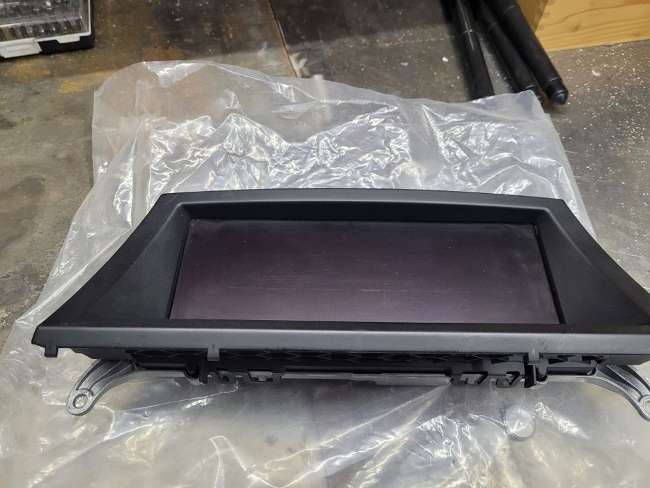 Монитор на Bmw e70