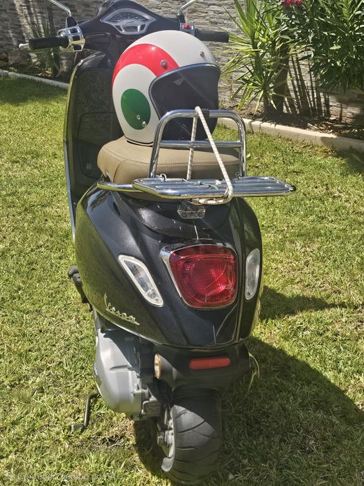 Vendo Vespa Primavera 125 pouco usada.