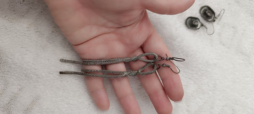 Conjunto de vários brincos usados