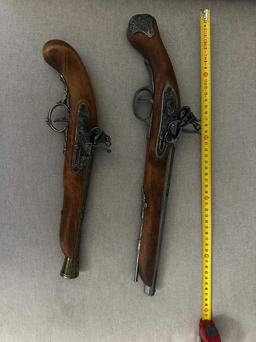 Pistolas decorativas réplicas