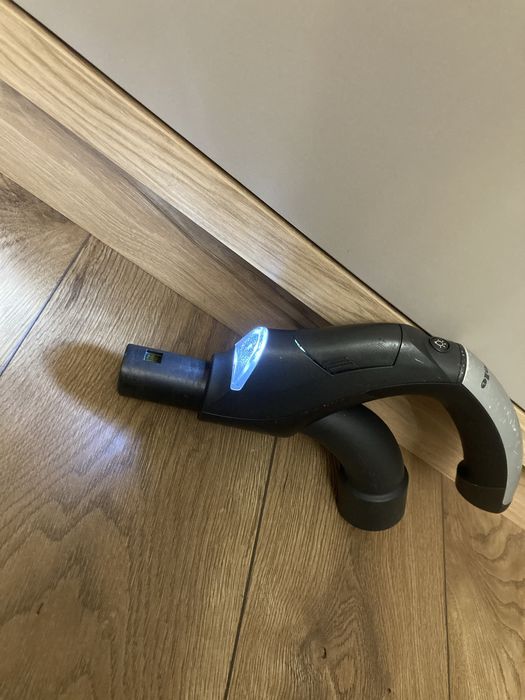 Uchwyt Miele SGC 20 S8 podswietlenie Led znakomita opcja do sprzatani