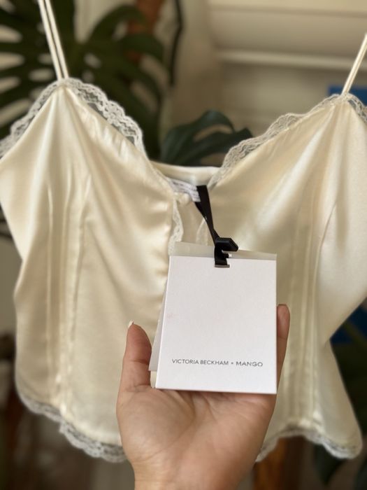 Майка з натурального шовку від Mango i Victoria Beckham